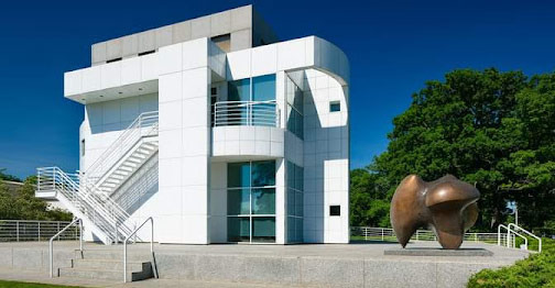 Modern and Classic in One Place - Des Moines Art Center - Iowa City - 1