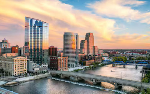 그랜드래피즈에서 제일 큰 호텔 두 곳 상세 비교 - Grand Rapids - 2