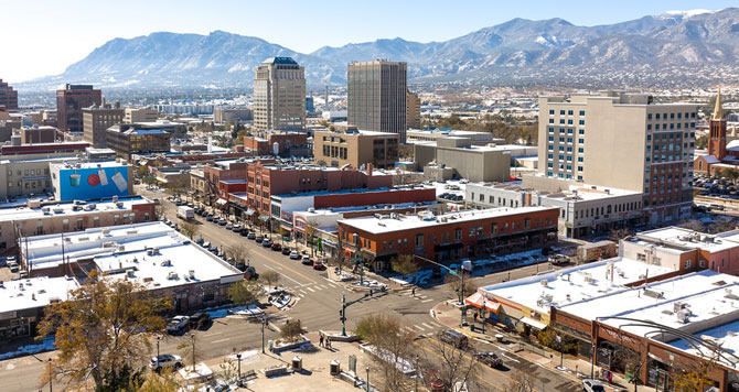 콜로라도 스프링스 겨울, 눈과 햇살이 공존하는 매력 - Colorado Springs - 1