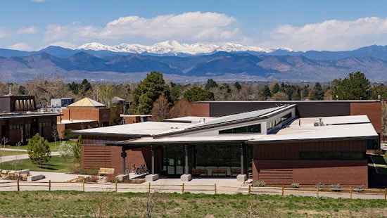 상위권 대학 진학률로 인정받는 Kent Denver School - Denver - 1