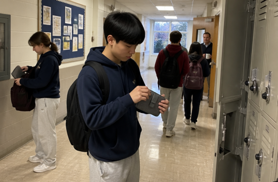 뉴욕주 학교 휴대폰 금지 2년 차, 달라진 점과 남은 숙제 - Albany - 1