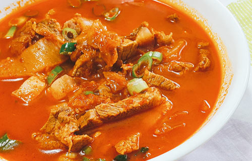 진한 맛 돼지고기 김치찌개, 삼겹살이면 더 맛있어요 - Fairfax - 1