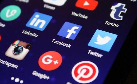 Reasons Social Media Makes People Unhappy - Los Angeles - 1