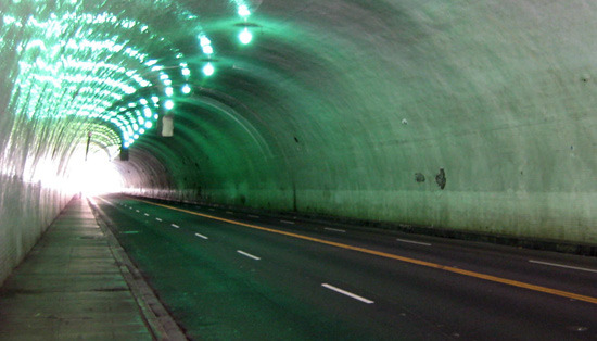 엘에이의 이중적인 얼굴을 보여주는 2nd Street Tunnel - Los Angeles - 2