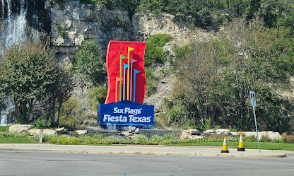 하루 종일 놀 수 있는 Six Flags Fiesta Texas! - San Antonio - 4