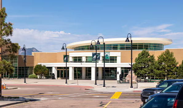 스프링스 지역에서 유명한 공립 고등학교 정보 입니다 - Colorado Springs - 1