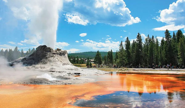 Yellowstone National Park Located on the Border of Wyoming and Montana - Wyoming - 1