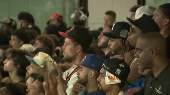 지금 뉴욕은 어색한 흥분 상태, "Let's Go Knicks! - New York - 1