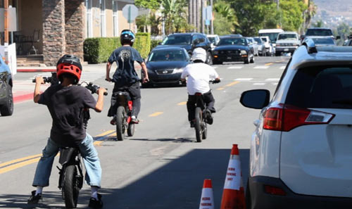 어린아이에게 전기 오토바이 같은 전기 자전거 구입은 위험 - San Diego - 1