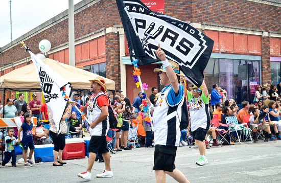 샌안토니오 4월, 도시가 피에스타 스위치 켜지는 순간 - San Antonio - 2