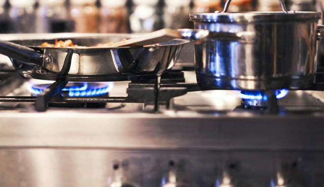 Does using a gas stove in the kitchen increase the risk of lung cancer for housewives? - New York - 1