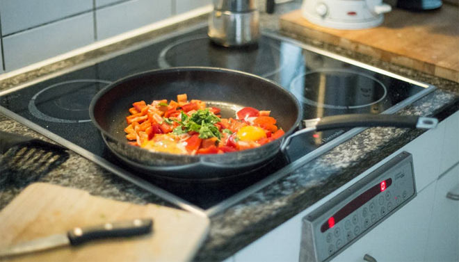 Does using a gas stove in the kitchen increase the risk of lung cancer for housewives? - New York - 2