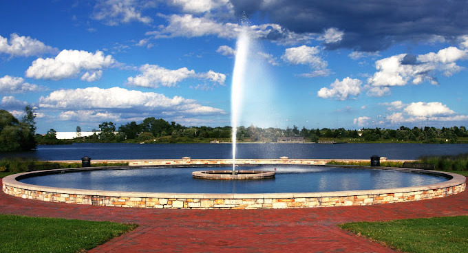 The Glen Town Center 바로 옆에 위치한 Gallery Park - Glenview - 1