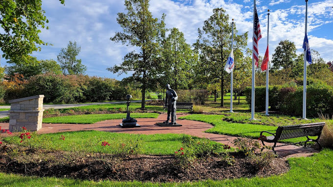 The Glen Town Center 바로 옆에 위치한 Gallery Park - Glenview - 2