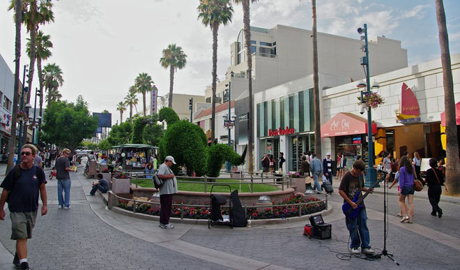 Santa Monica Mall, The Shock of a $10 Beer - Santa Monica - 1
