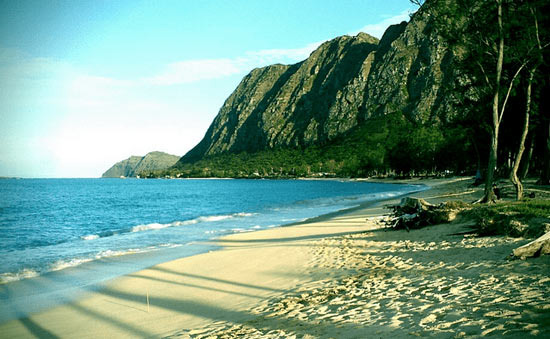 The Sky is Always Blue, but Ultimately Oahu is an Isolated Space - Honolulu - 2