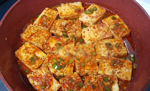 노릇하게 부쳐 자박하게 조린 엄마표 두부조림의 맛 - San Diego - 1