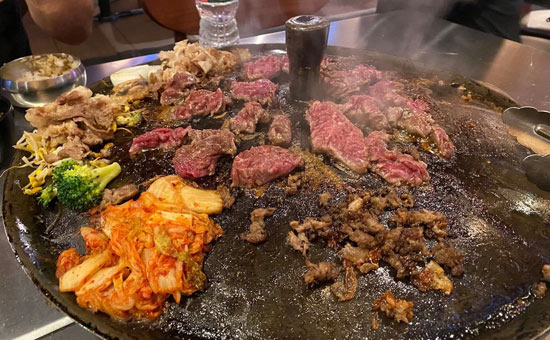 날씨가 추워지니 솥뚜껑 철판구이 주물럭 한점이 힐링 - Jersey City - 1