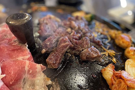 날씨가 추워지니 솥뚜껑 철판구이 주물럭 한점이 힐링 - Jersey City - 2