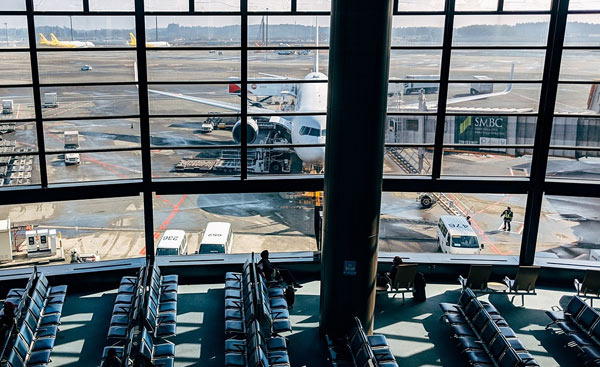 정부 셧다운 했으니 40개 공항 항공편을 줄여라? - Los Angeles - 1