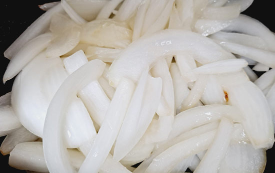 When You Have No Side Dishes and It's a Hassle, Just Use Stir-Fried Onions to Solve Your Meal - Irvine - 2