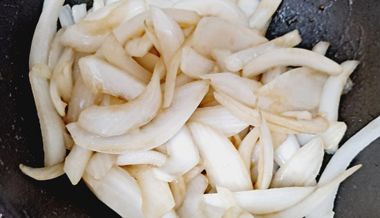 When You Have No Side Dishes and It's a Hassle, Just Use Stir-Fried Onions to Solve Your Meal - Irvine - 3