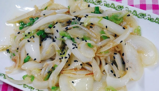 When You Have No Side Dishes and It's a Hassle, Just Use Stir-Fried Onions to Solve Your Meal - Irvine - 1