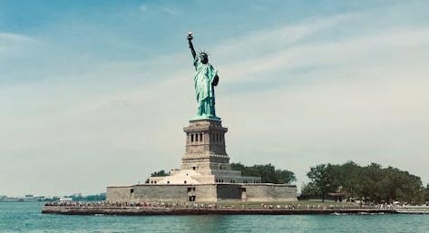 자유의 여신상은 뉴욕주와 뉴저지주 어디 소유인가? - New York - 1