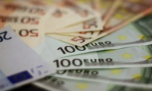 Analyzing the Main Causes of Euro Weakness - Los Angeles - 1